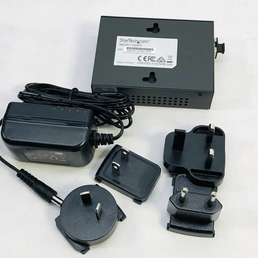 Медиаконвертер StarTech MCM1110SFP Gigabit Ethernet Fiber Media Converter w/ Ope
