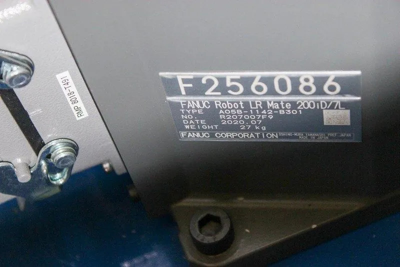 Робот Fanuc Robot LR Mate 200iD/7L package with cage and puck station — фото лота 1