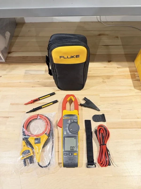 Тестер Fluke 377 FC Non-Contact Voltage True-rms AC/DC Clamp Meter with iFlex — фото лота 1