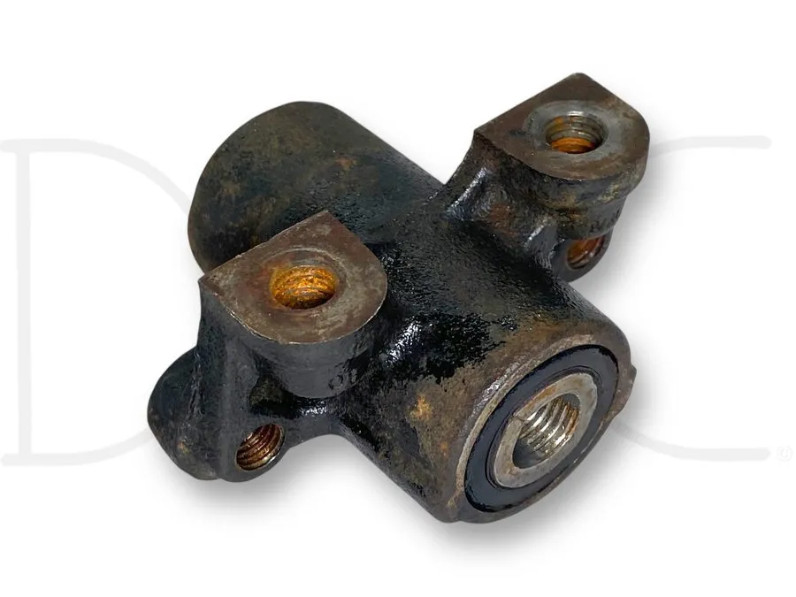 Такелажная скоба 99-04 Ford F250 F350 4X4 4WD Front Shackle Frame Mount Bracket  — фото лота 2