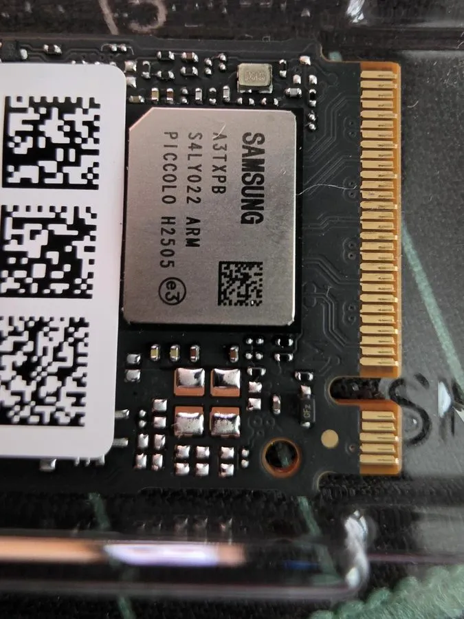 SSD-накопитель Samsung PM9C1B 512GB NVMe PCIe Gen4x4 M.2 2280 SSD Drive
