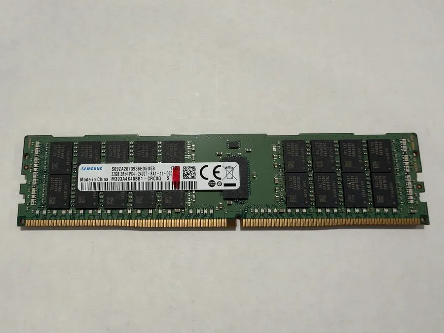 Модуль памяти SAMSUNG 32GB DDR4 SERVER RAM 2RX4 PC4-2400T-RA1-11-DCO M393A4K40BB