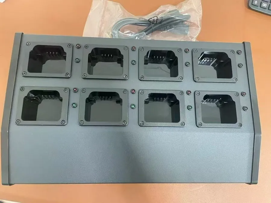 Зарядное устройство Chargers для Motorola XIR8668/6600i/DP2400 Custom Combinatio — фото лота 2