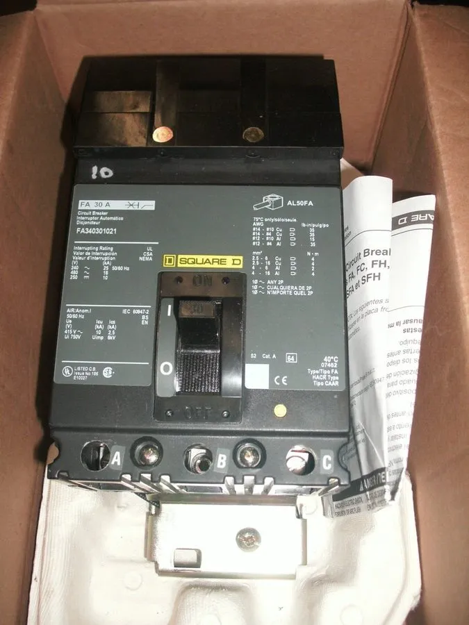 Автоматический выключатель 318739119604 Square D FA340301021 3Pole 480V 30A 120V