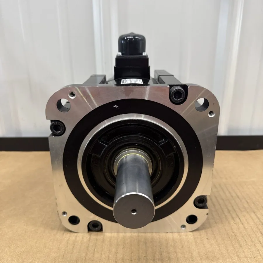 Серводвигатель Yaskawa SGMGV-30A8M2E Servo Motor 2.9kw 1500rpm 18.6nm 200v-ac — фото лота 1