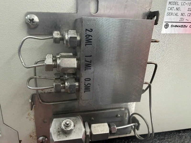Хроматограф Shimadzu LC-10ATvp HPLC Pump Liquid Chromatograph — фото лота 3