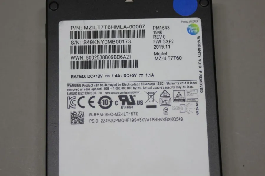SSD-накопитель Samsung PM1643 Series 7.68TB SSD 2.5" SAS 12Gb/s MZ-ILT7T60 MZILT