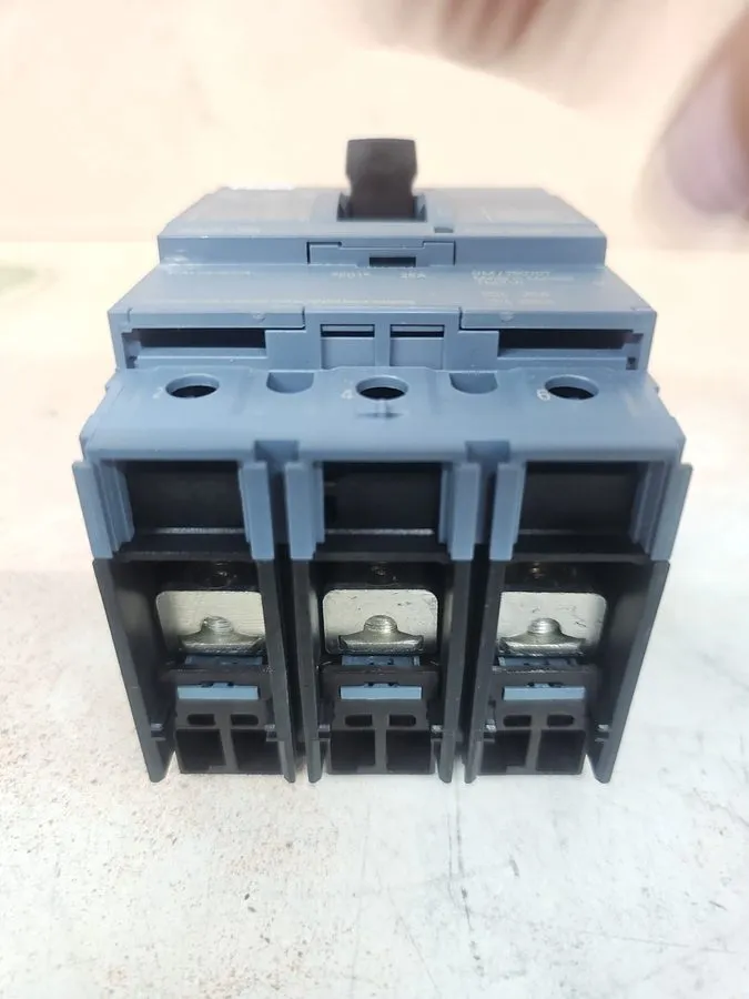 Автоматический выключатель Siemens 3VA4125-6ED34-0AA0 3 Pole 25 Amp Volt 65kA Bo