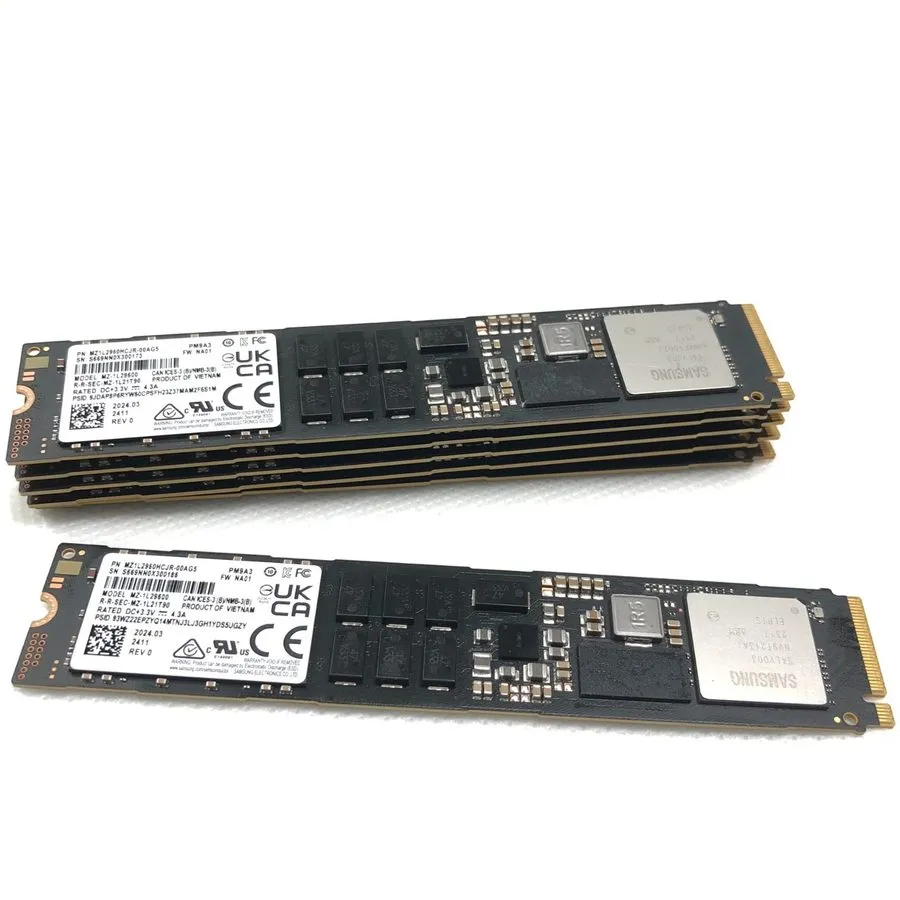 SSD-накопитель Samsung PM9A3 960GB MZ1L2960HCJR-00AWV NVMe PCIe Gen4 x4 M.2 2211 — фото лота 1