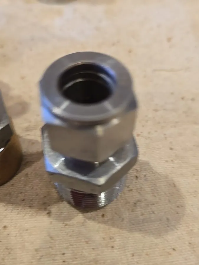Разъём 1 Swagelok Stainless Connector Fitting, 1/2" Tube x 3/4" MNPT, SS-810-1-1
