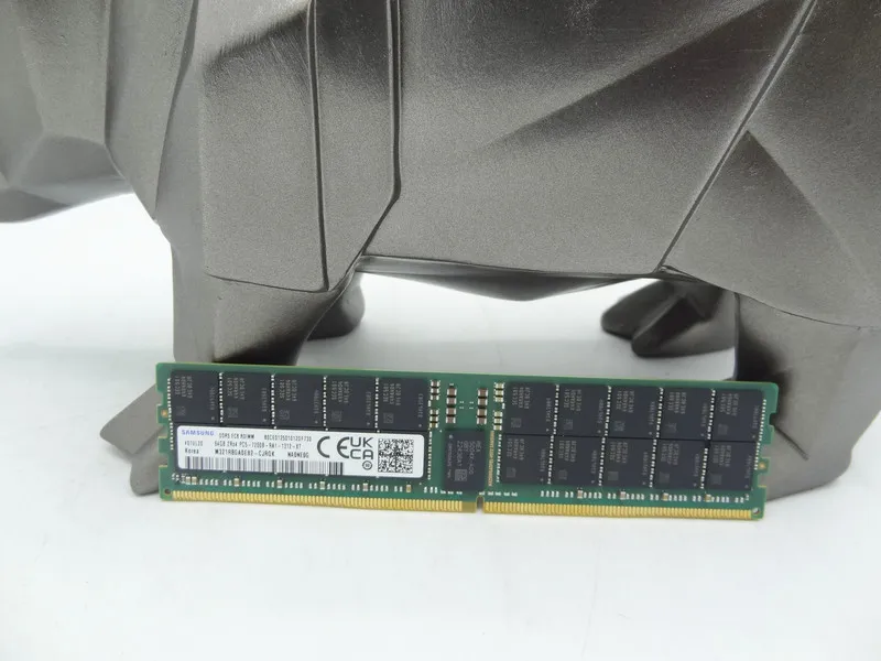 Модуль памяти SAMSUNG M321R8GA0EB2-CJR 64GB PC5-57600 DDR5-7200 ECC RDIMM