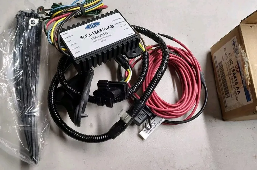 Жгут проводов Ford Tow Hitch Wiring Harness 4 pin w/ Converter 5L8Z-15A416-AA — фото лота 1