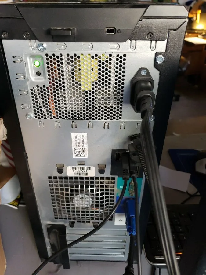 Сервер Dell PowerEdge T110 Tower Server Intel Xeon X3450 2.5 GHz 2 GB Ram No HDD