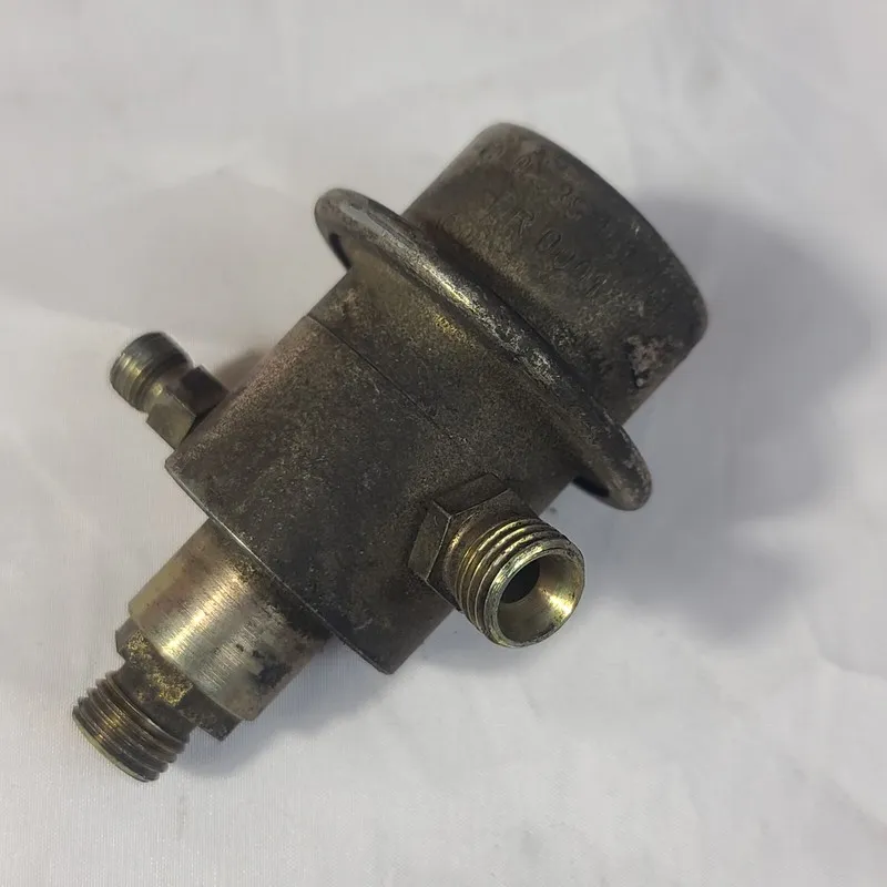 Реле Mercedes OEM Fuel Injection Pressure Regulator M102 M103 190E 260E 300SE 30