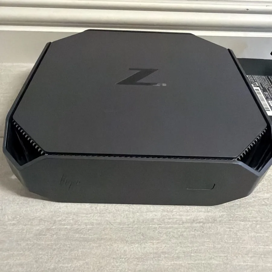 SSD-накопитель HP Z2 Mini G3 Workstation Intel Xeon E3 1225V5 512GB SSD 16GB RAM — фото лота 1