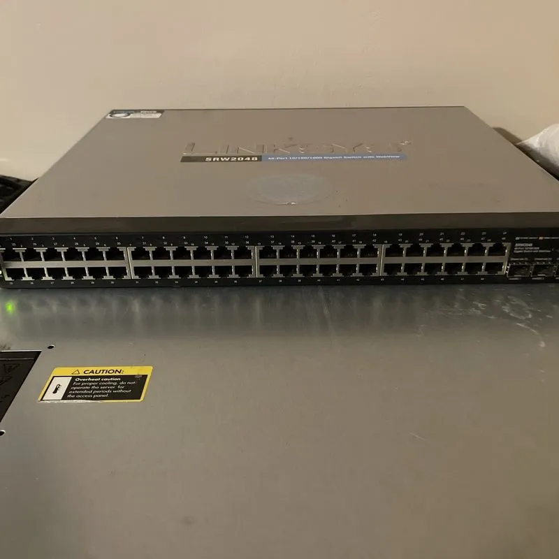Коммутатор Linksys SRW2048 48 Port 10/100/1000 Gigabit Switch /working/humming N