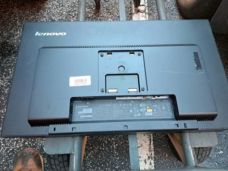 Монитор Lots Of 21 LENOVO ThinkVision T2424pA. 24" LCD VGA / DP / HDMI / USB — фото лота 2