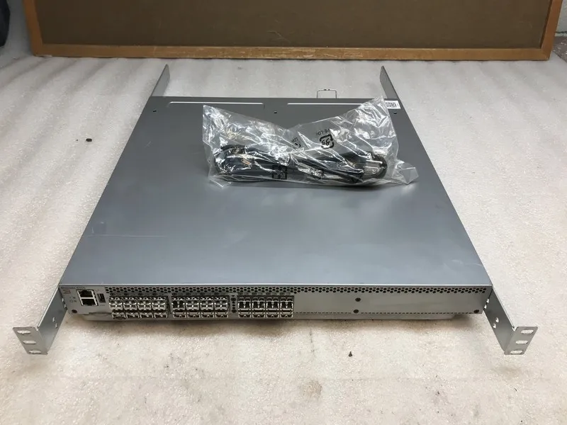 Коммутатор Brocade EMC DS-6505B 24-Port 16Gb FC SAN Switch 12-Port Active + extr