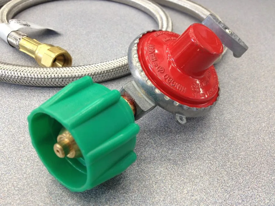 Трубопроводная арматура High pressure regulator & hose 10 psi 48" stainless hose — фото лота 2