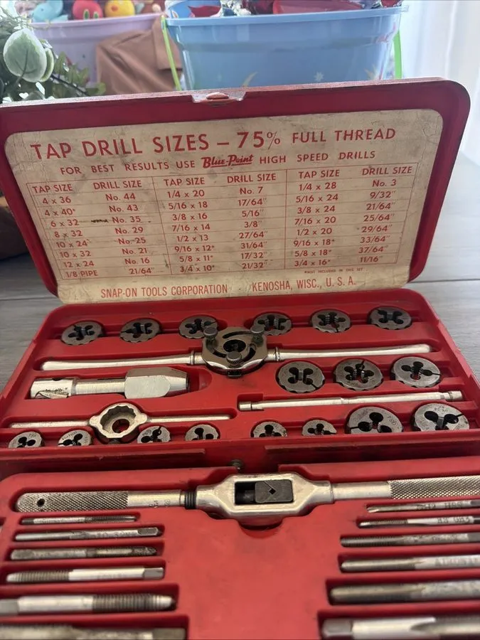Режущий инструмент Snap On TD-2425 Tap & Die Set Missing One Piece Pre Owned