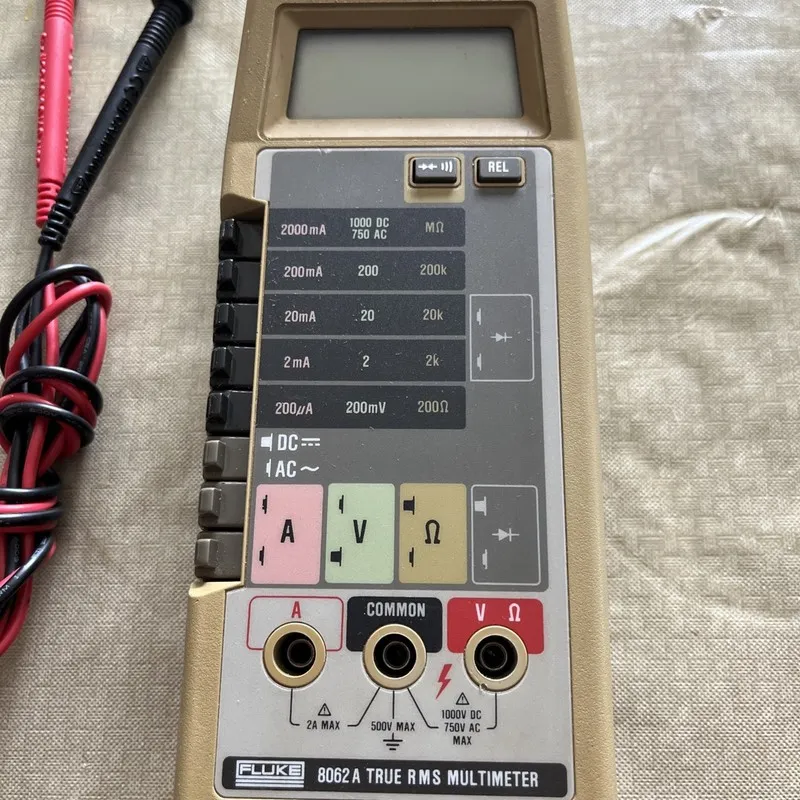 Мультиметр Vintage FLUKE 8062A 4 ½ Digit Multimeter with True RMS — фото лота 1