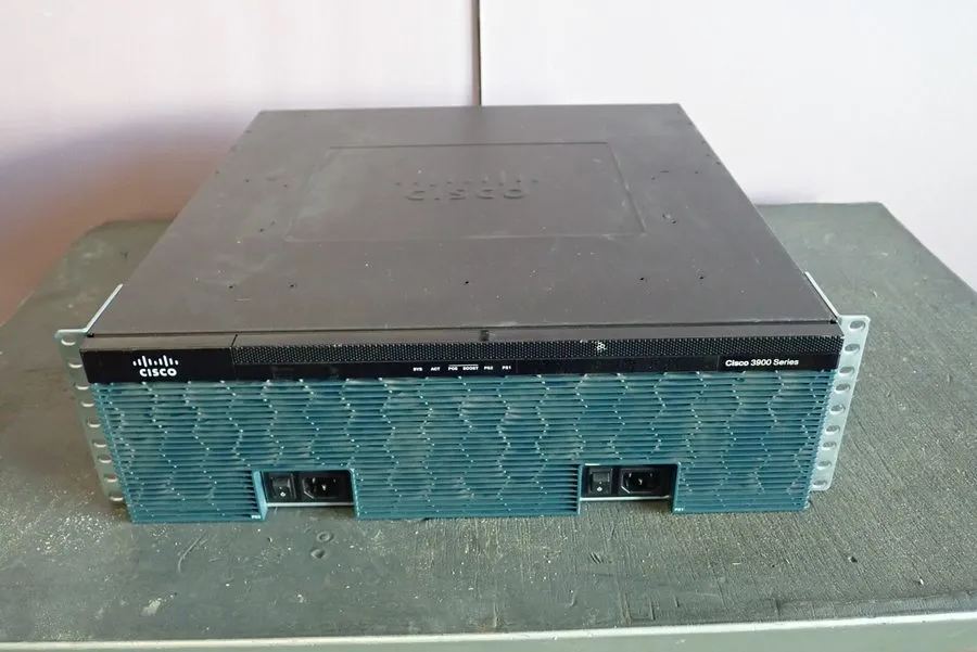 Маршрутизатор Cisco 3925 Gigabit Integrated Service Router 800-29789-02 W/NM-IT3