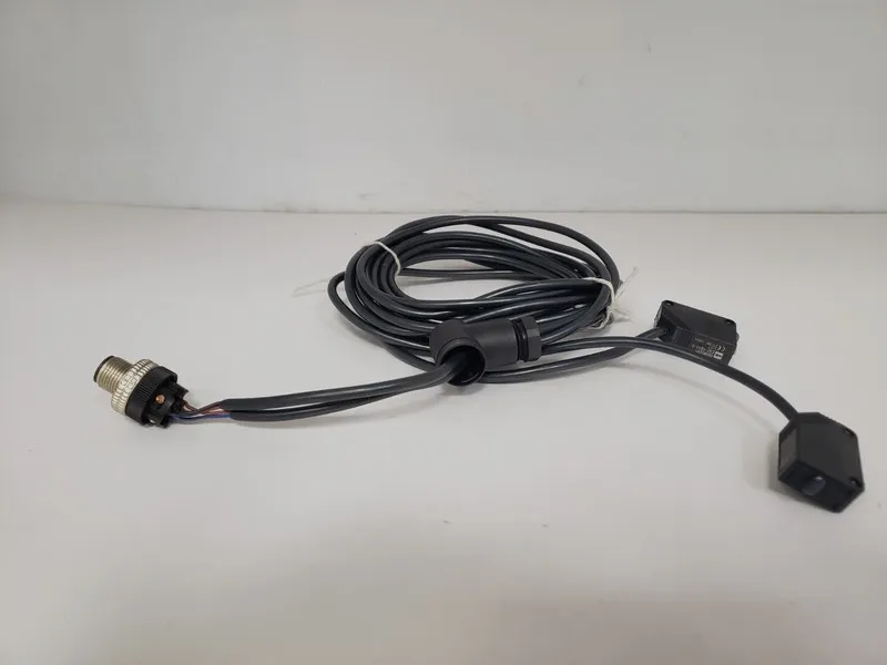 Фотоэлектрический датчик OMRON E3Z-T81A-D PHOTOELECTRIC SENSOR PNP LED PRE-WIRED