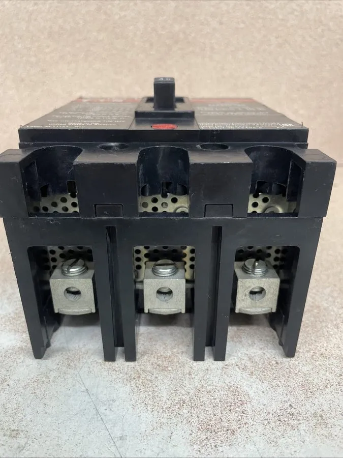 Автоматический выключатель FS340040A Cutler-Hammer Type FS Circuit Breaker 3 Pol