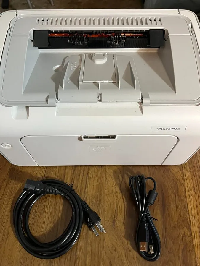 Лазерный принтер HP LaserJet P1005 Monochrome Laser Printer W/ Cables