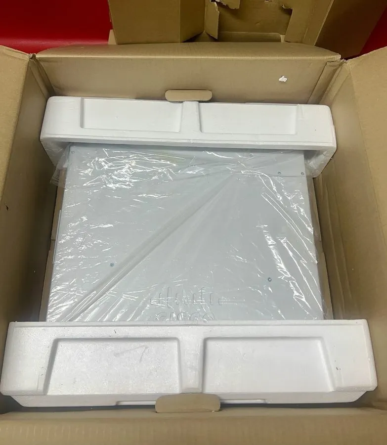 Коммутатор Cisco Meraki MS390-48-HW 48-Port Gigabit Layer 3 LAN Switch -Unclaime