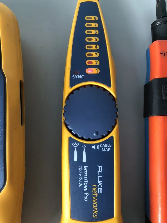 Коммутатор Fluke Networks LinkRunner AT 2000 with IntelliTone Pro 200 and Extras