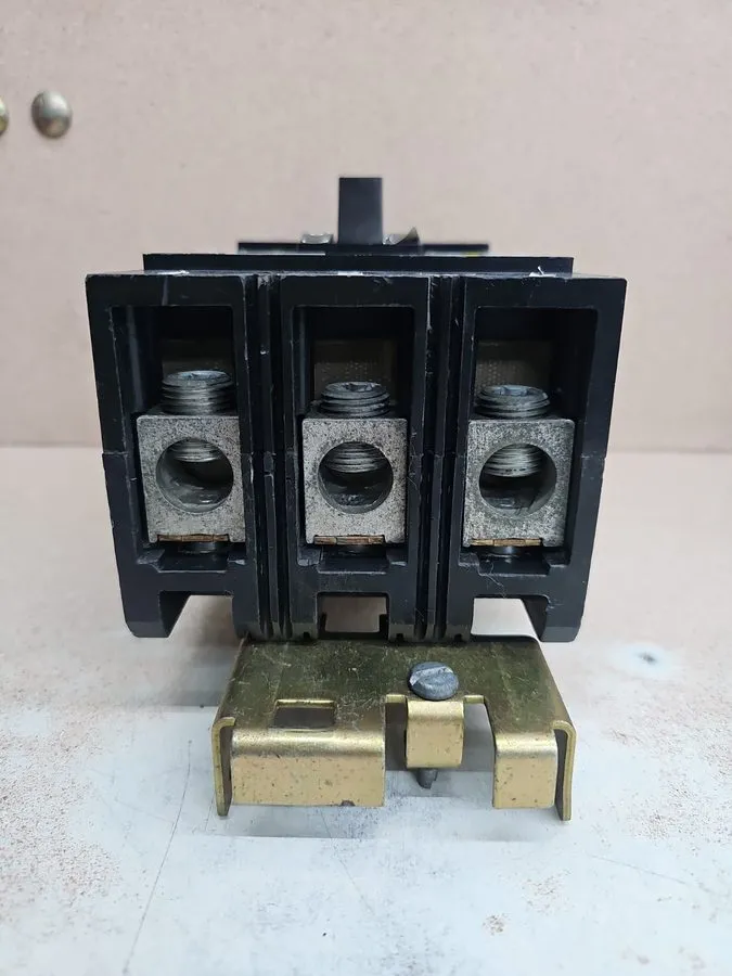 Автоматический выключатель SQUARE D KC34175 175A 480V 3POLE ILINE Circuit Breake