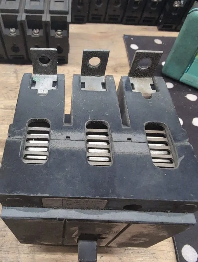 Автоматический выключатель Cutler Hammer GHB3030 30A 480V 3-Pole Circuit Breaker