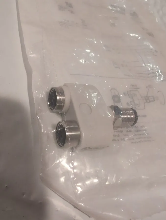 Датчик IFM EBF006 Y/T Splitter Connector 4 pin M12 Male to 2x3-Pin M12 Female — фото лота 1