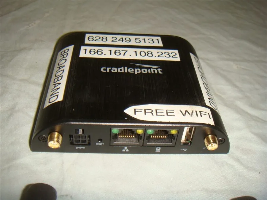 Маршрутизатор CradlePoint IBR600LPE-VZ Verizon Wireless Router w/Antennas D-9
