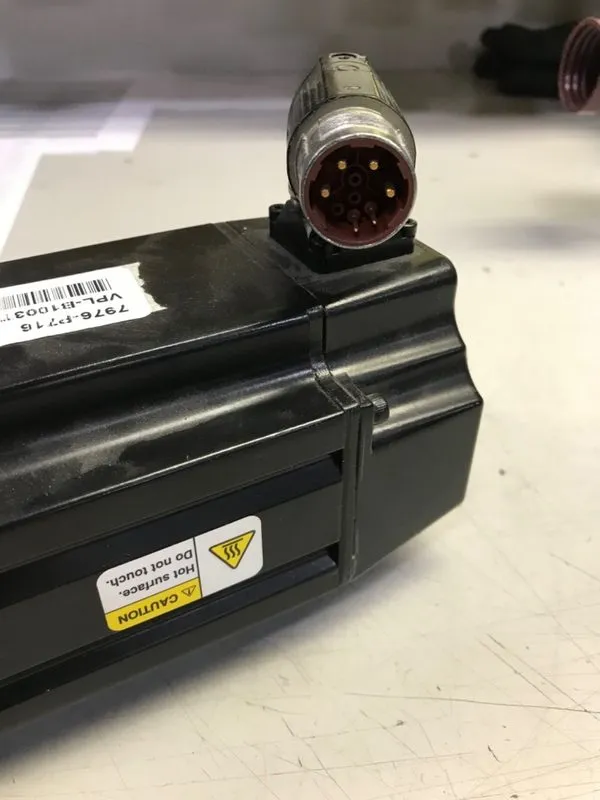 Серводвигатель Allen‑Bradley Servo Motor VPL-B1003T-PK12AA — фото лота 2