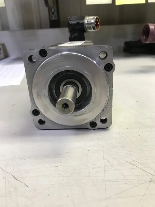 Серводвигатель Allen‑Bradley Servo Motor VPL-B1003T-PK12AA — фото лота 3