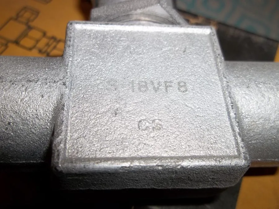 Клапан SWAGELOK-WHITEY VALVE IN FACTORY BOX S-18VF8 CARBON STEEL