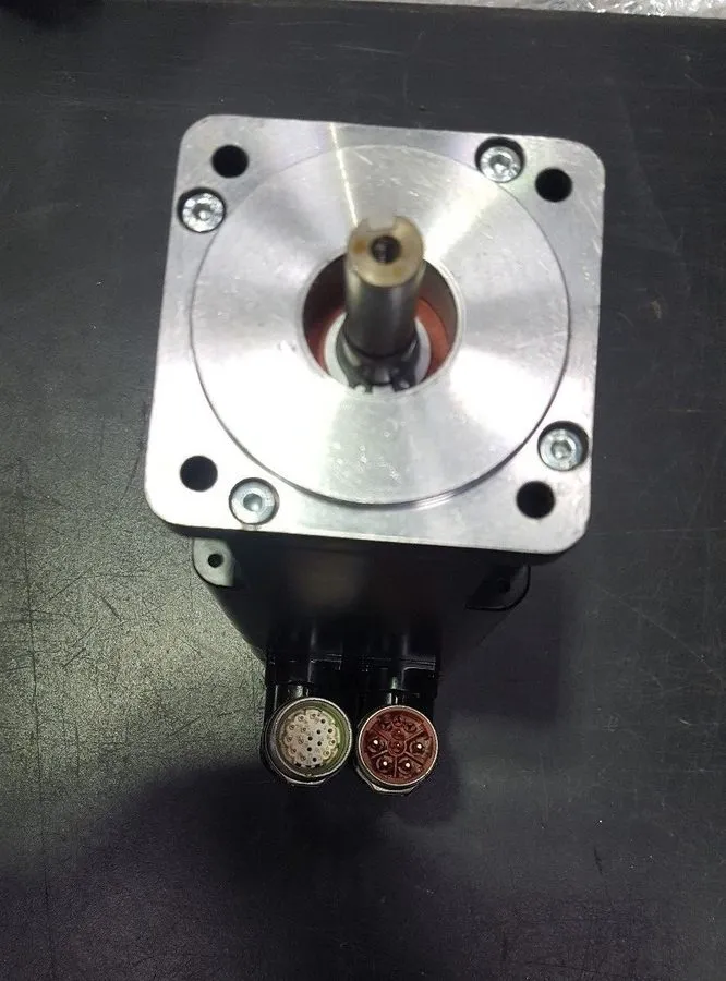 Серводвигатель Allen-Bradley MPL-A230P-VJ44AA Servo Motor Sealed — фото лота 2