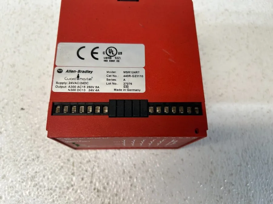 Реле безопасности Allen Bradley 440R-G23110 Ser A MSR124RT 24VAC/24DC Safety Rel
