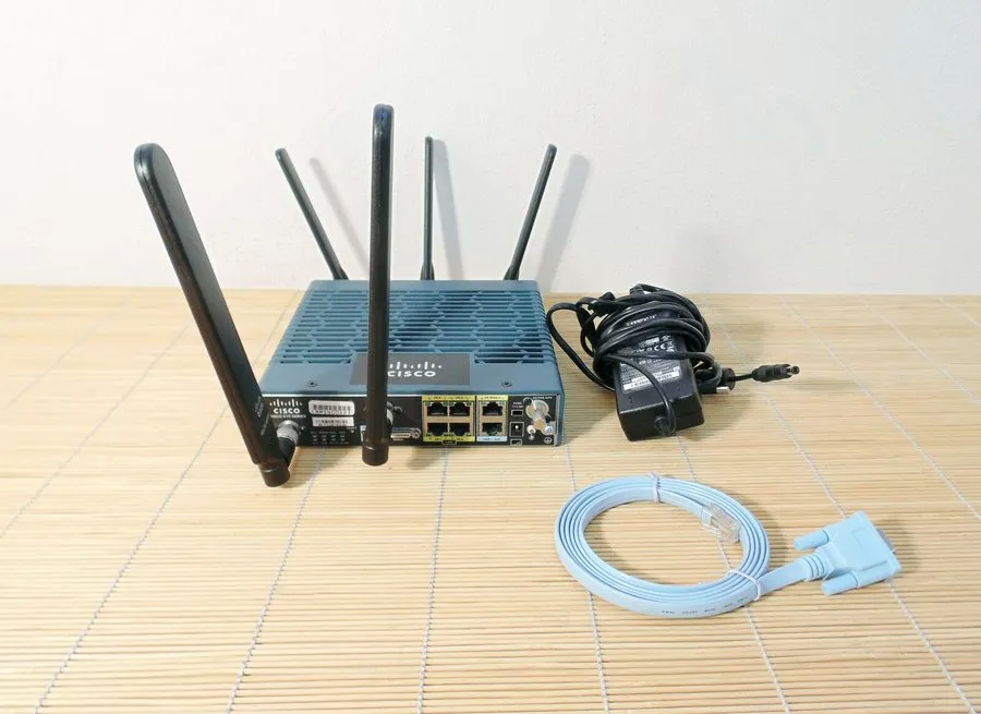 Маршрутизатор Cisco C819GW-LTE-GA-EK9 C819 Router M2M LTE — фото лота 1