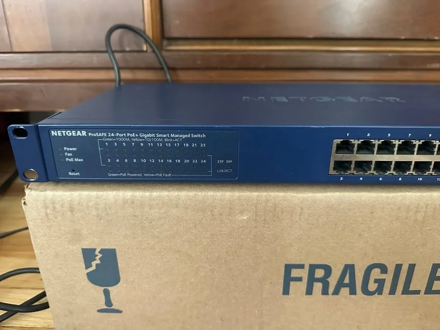 Коммутатор NETGEAR Prosafe GS724TP v2 24 Port Gigabit Managed Switch with PoE