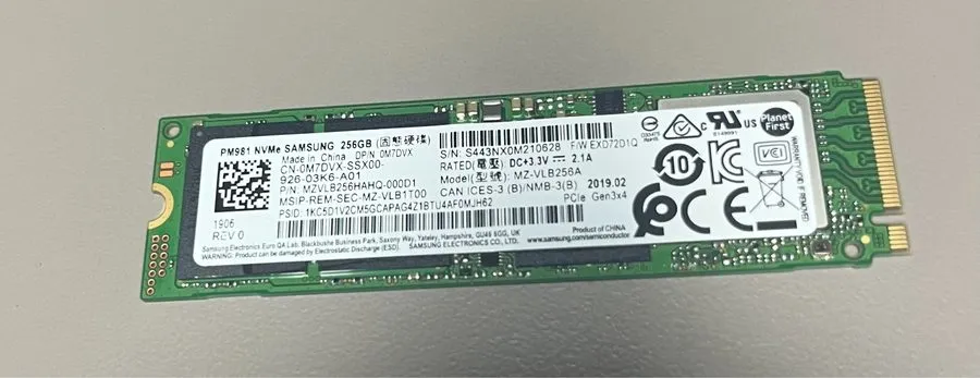 SSD-накопитель Samsung PM981 256GB NVMe M.2 2280 SSD MZVLB256HAHQ-000D1 Dell 0M7
