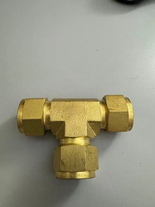 Фитинг Swagelok B-1610-3 Brass Swagelok Tube Fitting FNSP — фото лота 1