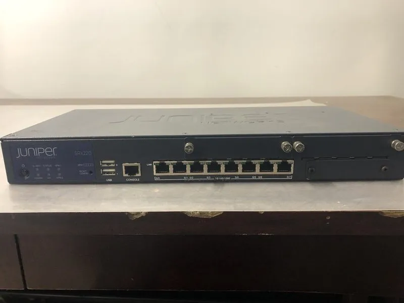 Межсетевой экран Juniper Networks SRX220 8-Port Gigabit Services Gateway Securit — фото лота 1