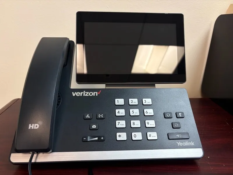 IP-телефон YeaLink SIP-T57W IP PoE Phone, Touch Screen, w/ Stand, Verizon Specif