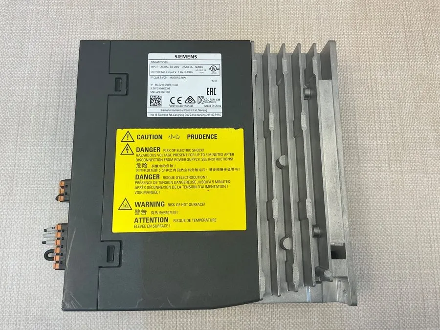 Сервопривод Siemens SINAMICS V90 6SL3210-5FB10-1UA0 Inverter Servo Drive 0.1 kW