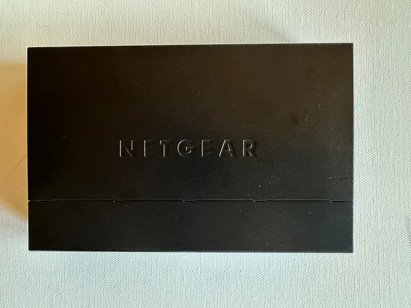 Коммутатор NETGEAR GS305P 5-Port Gigabit Ethernet PoE + Unmanaged Switch (63W)