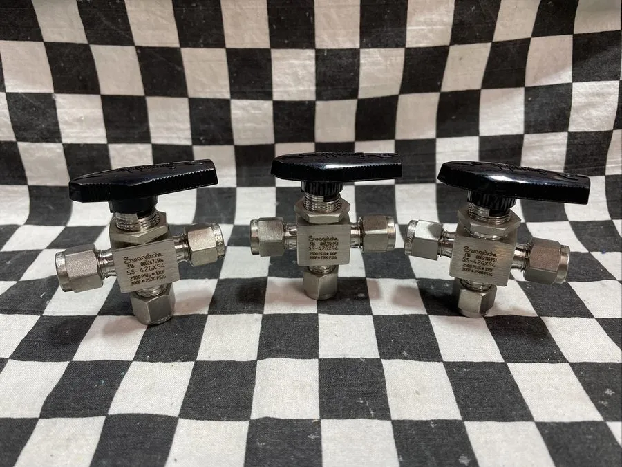 Клапан Swagelok SS-42GXS4 3 way ball valve 1/4 in tube fitting