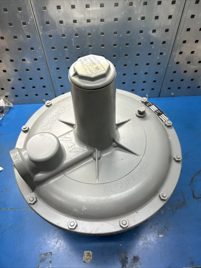 Трубопроводная арматура Invensys 121-12 1-1/12" NPT Gas Regulator